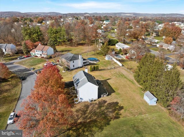 212 HAMPTON CIR, Gilbertsville, PA 19525