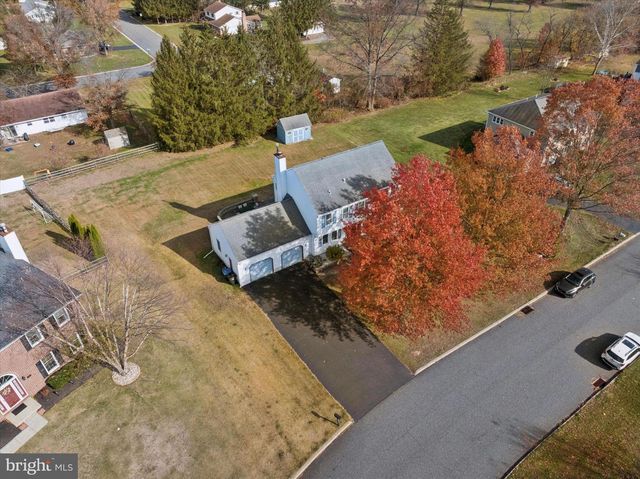 212 HAMPTON CIR, Gilbertsville, PA 19525