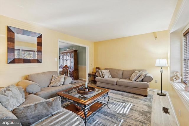 212 HAMPTON CIR, Gilbertsville, PA 19525