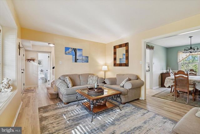 212 HAMPTON CIR, Gilbertsville, PA 19525