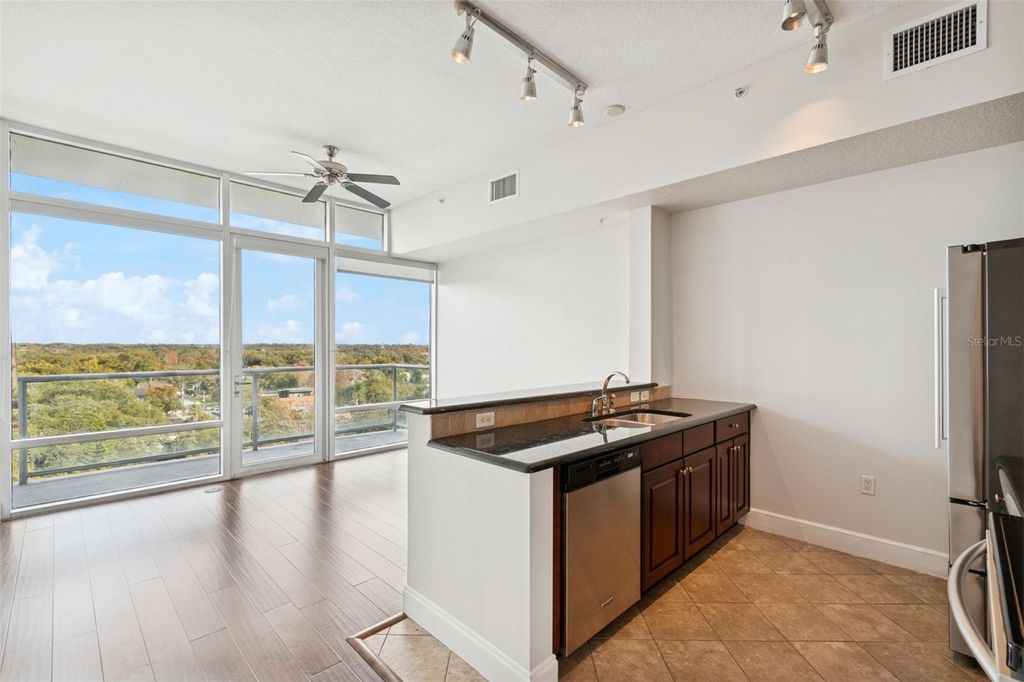 Image 14 of property listing at 101 S EOLA DRIVE 808, Orlando, FL 32801