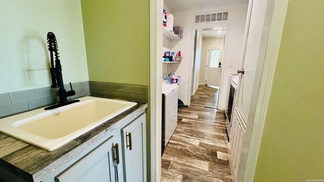 153 MAY RD, Pleasanton, TX 78064