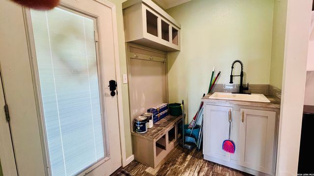 153 MAY RD, Pleasanton, TX 78064