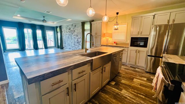 153 MAY RD, Pleasanton, TX 78064