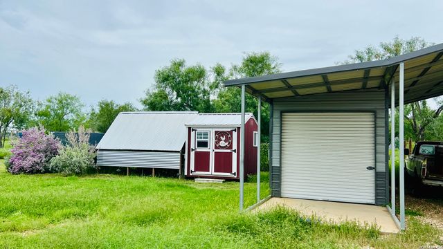 153 MAY RD, Pleasanton, TX 78064