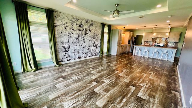153 MAY RD, Pleasanton, TX 78064