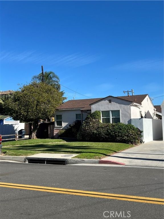 110 Alabama Street, Huntington Beach, CA 92648