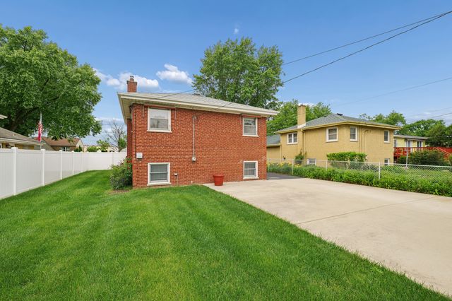 4519 Blanchan Avenue, Brookfield, IL 60513
