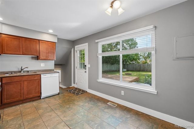 5752 Sunset Trail, Ypsilanti, MI 48197