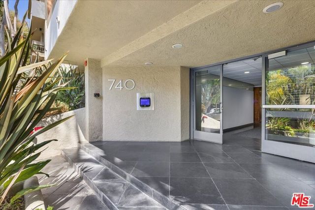 740 N Kings Road 114, West Hollywood, CA 90069