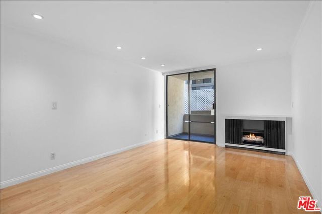 740 N Kings Road 114, West Hollywood, CA 90069