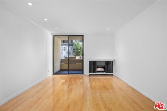 740 N Kings Road 114, West Hollywood, CA 90069