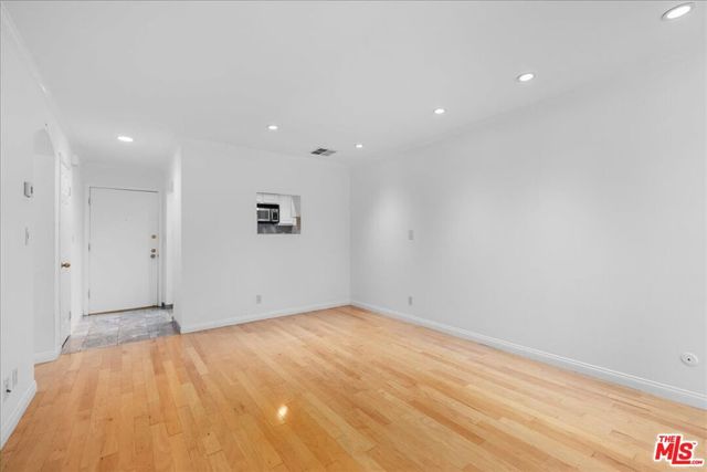 740 N Kings Road 114, West Hollywood, CA 90069