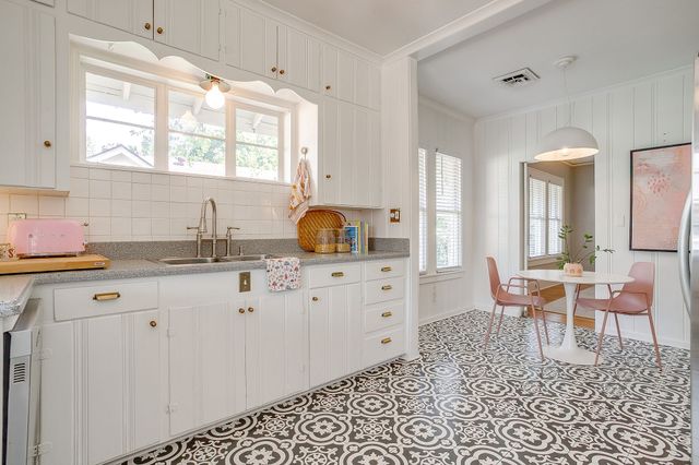 2718 Cockrell Avenue, Fort Worth, TX 76109