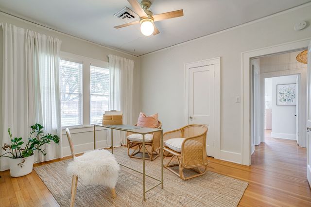 2718 Cockrell Avenue, Fort Worth, TX 76109