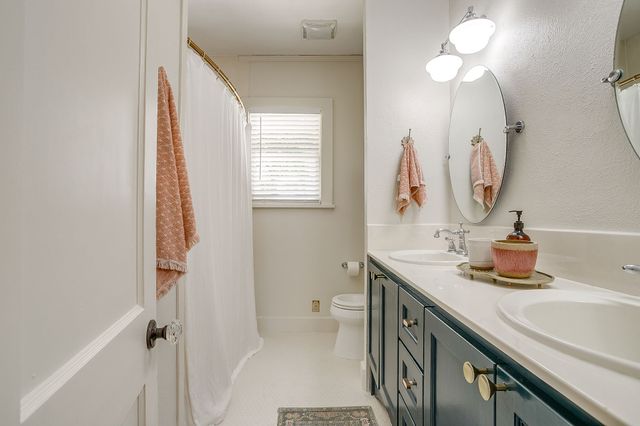 2718 Cockrell Avenue, Fort Worth, TX 76109