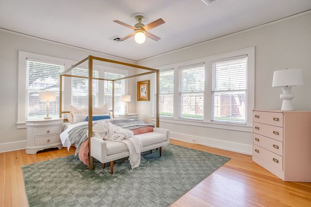 2718 Cockrell Avenue, Fort Worth, TX 76109