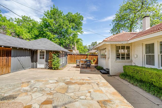 2718 Cockrell Avenue, Fort Worth, TX 76109