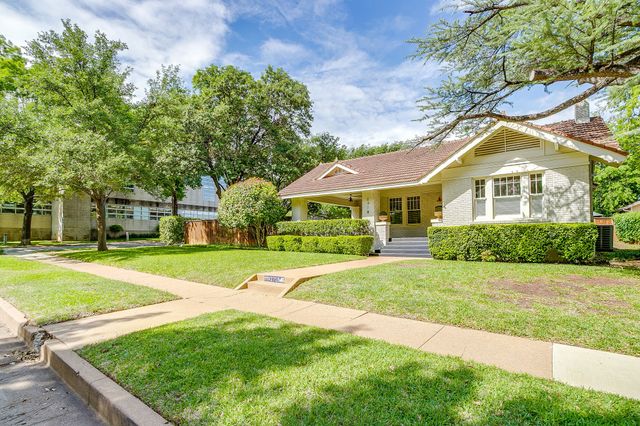 2718 Cockrell Avenue, Fort Worth, TX 76109