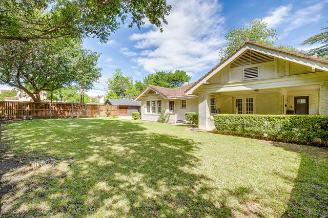 2718 Cockrell Avenue, Fort Worth, TX 76109