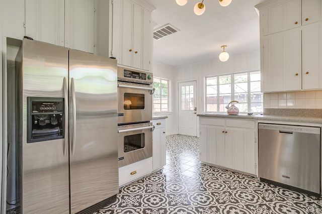 2718 Cockrell Avenue, Fort Worth, TX 76109