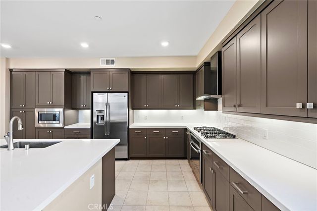 111 Bowery, Irvine, CA 92612