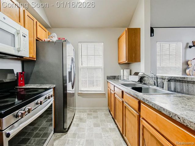 23461 Williamsburg Circle, Woodhaven, MI 48183
