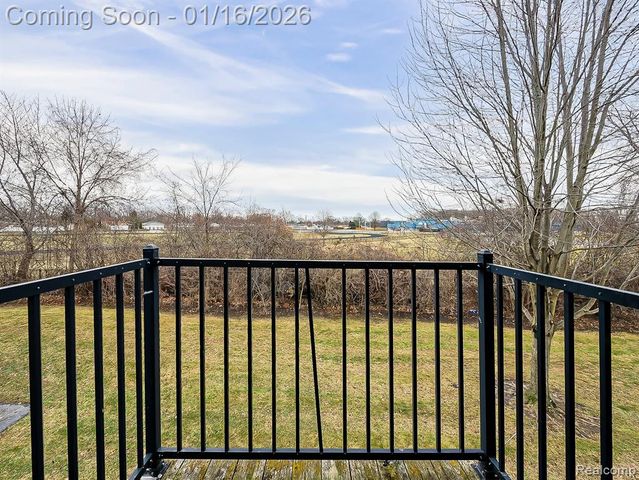 23461 Williamsburg Circle, Woodhaven, MI 48183