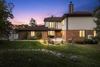 8124 S Legend DRIVE, Franklin, WI 53132