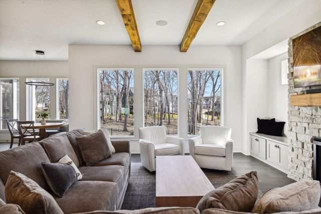 1886 Della Drive, Chanhassen, MN 55317