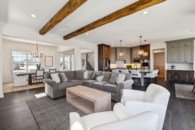 1886 Della Drive, Chanhassen, MN 55317