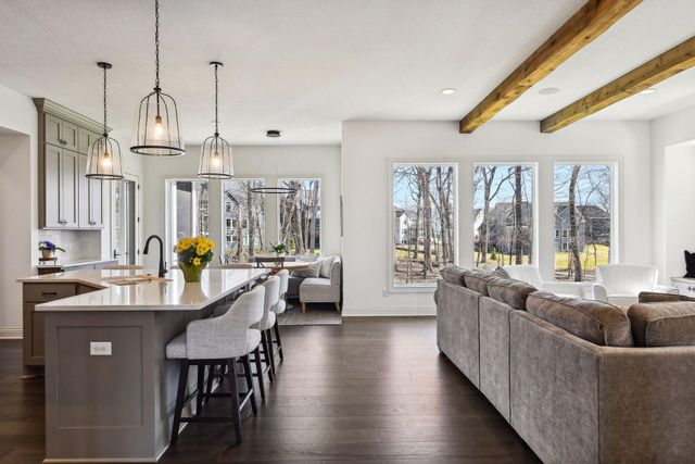 1886 Della Drive, Chanhassen, MN 55317