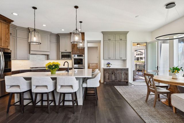 1886 Della Drive, Chanhassen, MN 55317