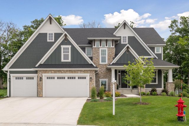 1886 Della Drive, Chanhassen, MN 55317