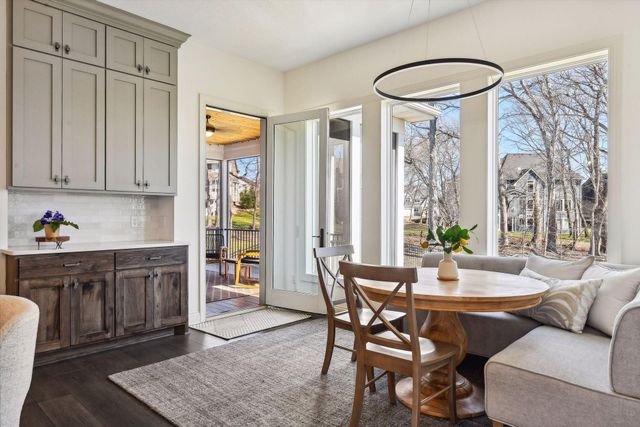 1886 Della Drive, Chanhassen, MN 55317