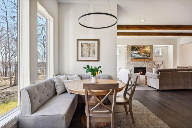 1886 Della Drive, Chanhassen, MN 55317