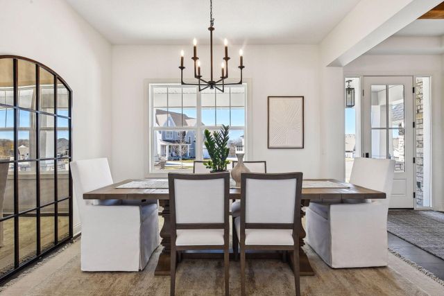 1886 Della Drive, Chanhassen, MN 55317