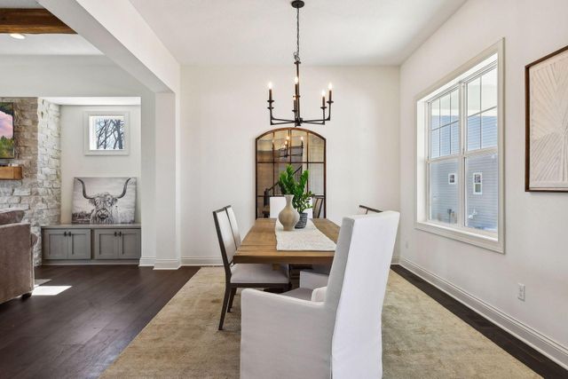 1886 Della Drive, Chanhassen, MN 55317