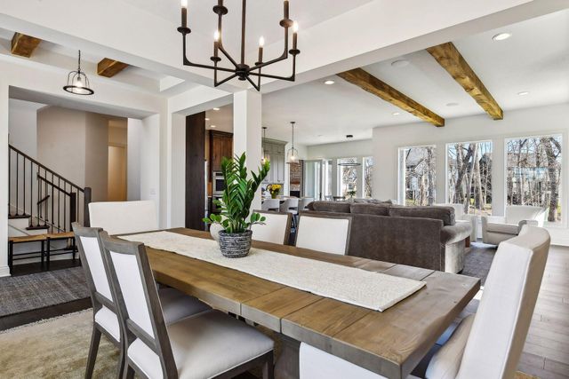 1886 Della Drive, Chanhassen, MN 55317