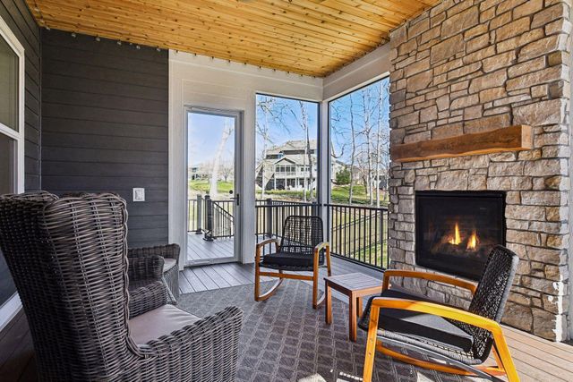 1886 Della Drive, Chanhassen, MN 55317