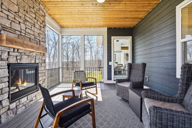 1886 Della Drive, Chanhassen, MN 55317