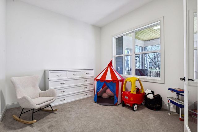 1886 Della Drive, Chanhassen, MN 55317