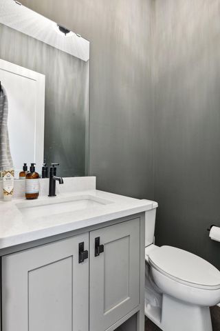 1886 Della Drive, Chanhassen, MN 55317