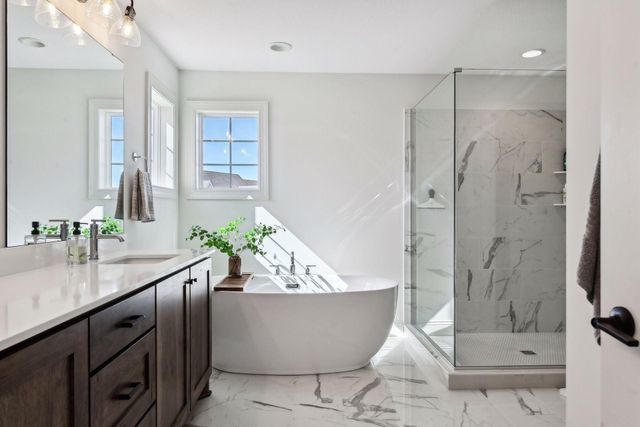 1886 Della Drive, Chanhassen, MN 55317