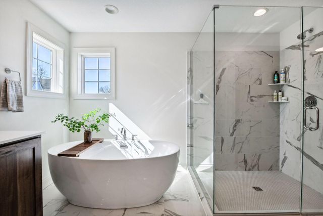 1886 Della Drive, Chanhassen, MN 55317