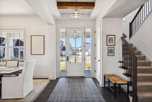 1886 Della Drive, Chanhassen, MN 55317