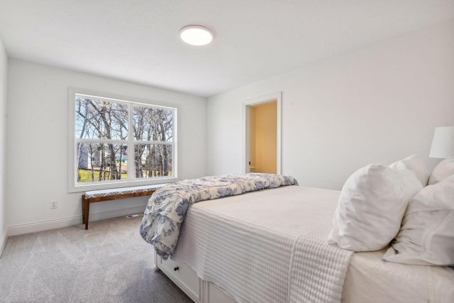 1886 Della Drive, Chanhassen, MN 55317