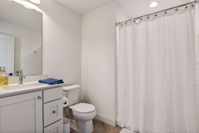 1886 Della Drive, Chanhassen, MN 55317