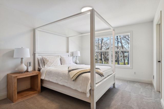 1886 Della Drive, Chanhassen, MN 55317