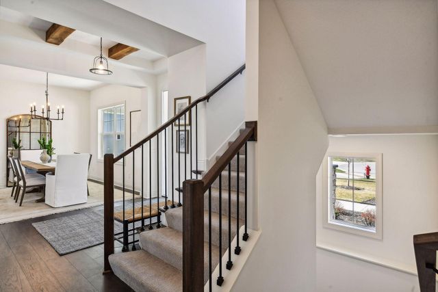 1886 Della Drive, Chanhassen, MN 55317